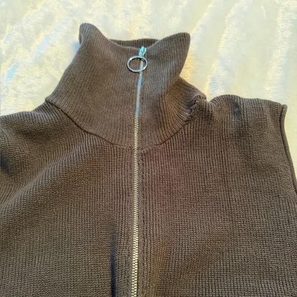 Stylish Sleeveless Green Romper - Picture 8 of 12